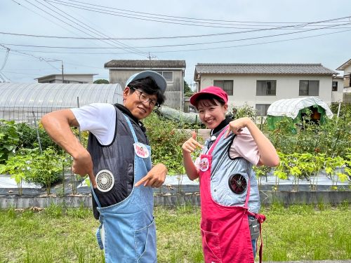 「送風機付き作業着」を着た、たむたむと難波レポーター