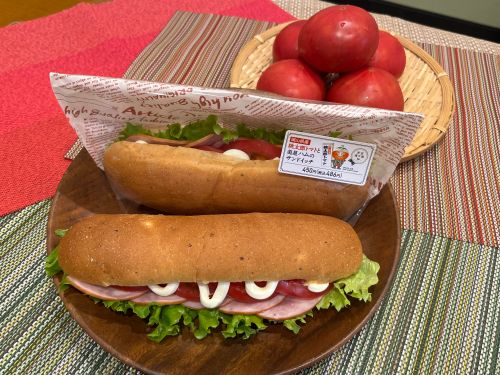 岡山県産桃太郎トマトと美星満天豚のサンドイッチ