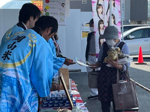 ガラポン抽選会の様子