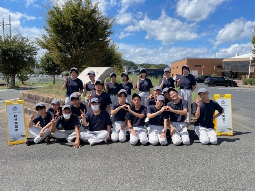 勝間田高校 園芸コースの生徒たち