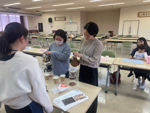 コーヒーの淹れ方講座の様子