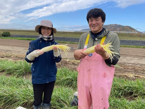 佐々木副部会長と妻の泰子さん