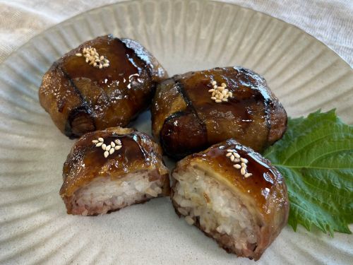 栄養満点料理　ナスの肉巻きおにぎり