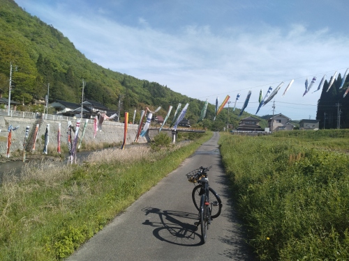 自転車と鯉のぼり | 新見市　宮本さん