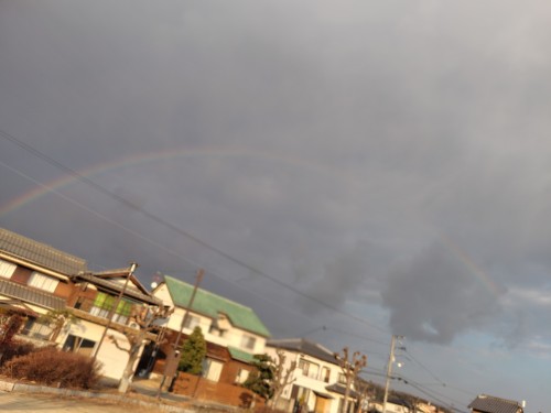 曇った空に貼り付けた様な綺麗な虹 | 瀬戸内市　野﨑さん